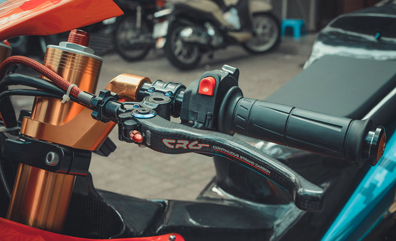 Yamaha Exciter độ hàng trăm triệu đồng theo phong cách BMW S1000RR